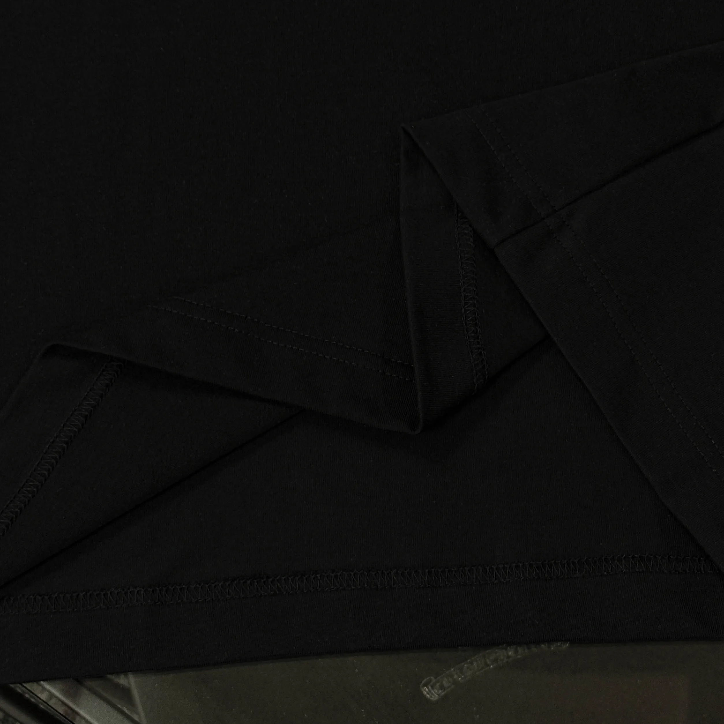 P170 Chrome Hearts 25 high-end versions. The fabric is made of 300 grams of high-density pure cotton. It does not deform or shrink. It has three labels. It is the same style for men and women. Technology: suede foaming + digital printing. Color: white, black. SIZE: S-XL.